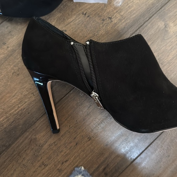 NEW Calvin Klein black suede heels women's size 8 - Picture 6 of 12